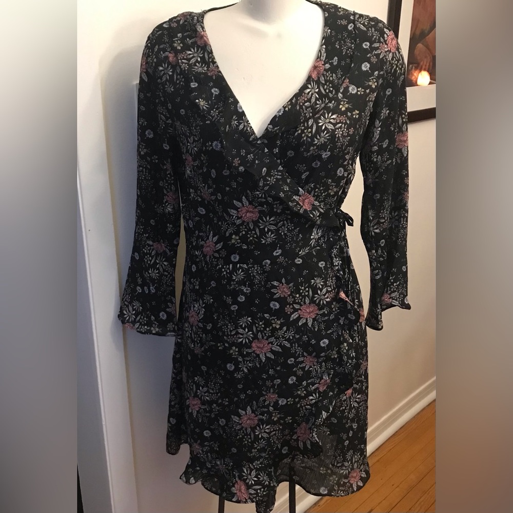 Pretty Floral  Wrap Dress - Size Large